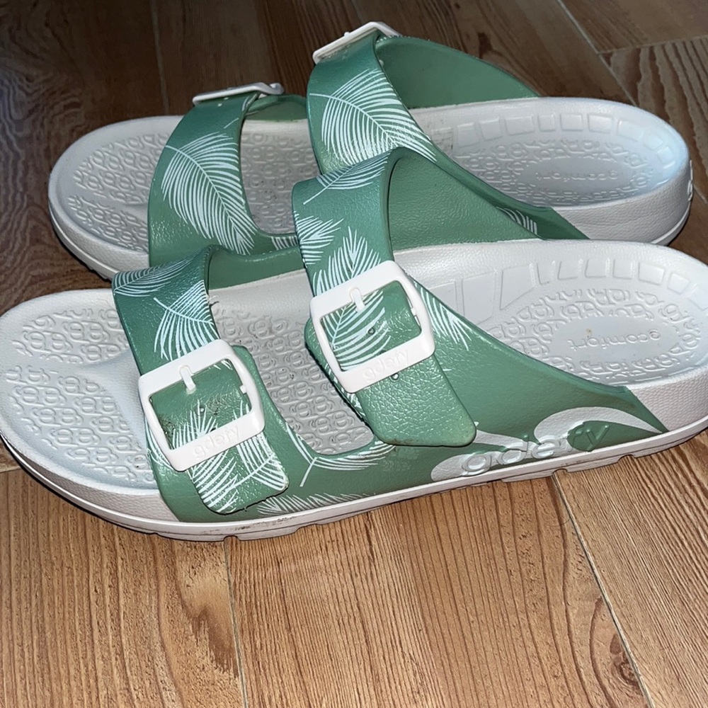 GDefy Gravity Verso Cloud Therapeutic Slides Sandals Women 11 Men 9